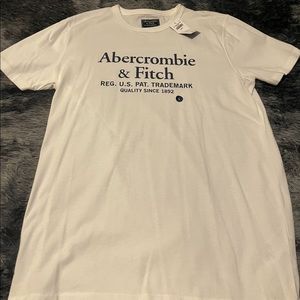 Abercrombie & Fitch T shirt